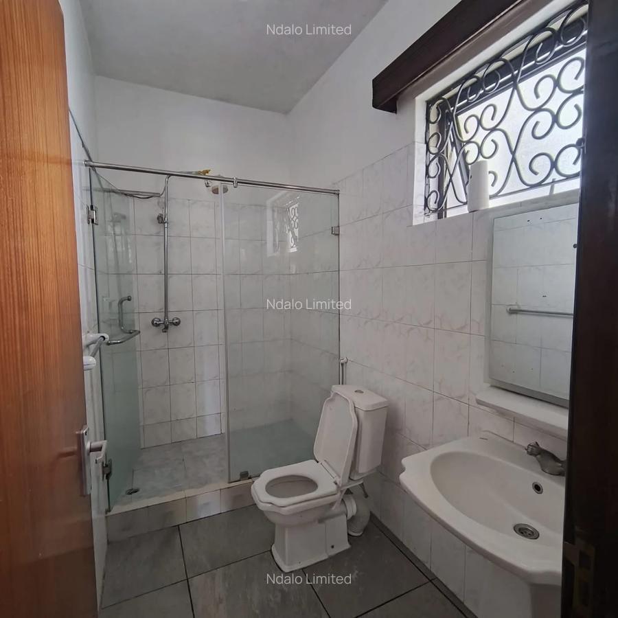 5 Bed Townhouse with En Suite at Kilimani - 9