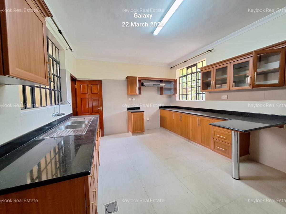 4 Bed Townhouse with En Suite at Lavington - 13