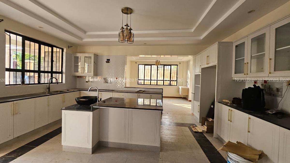 5 Bed Townhouse with En Suite in Kiambu Road - 3