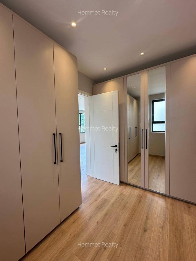 5 Bed Townhouse with En Suite in Lavington - 9