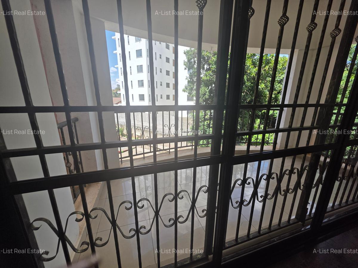 4 Bed Apartment with En Suite at Brookside Drive - 3