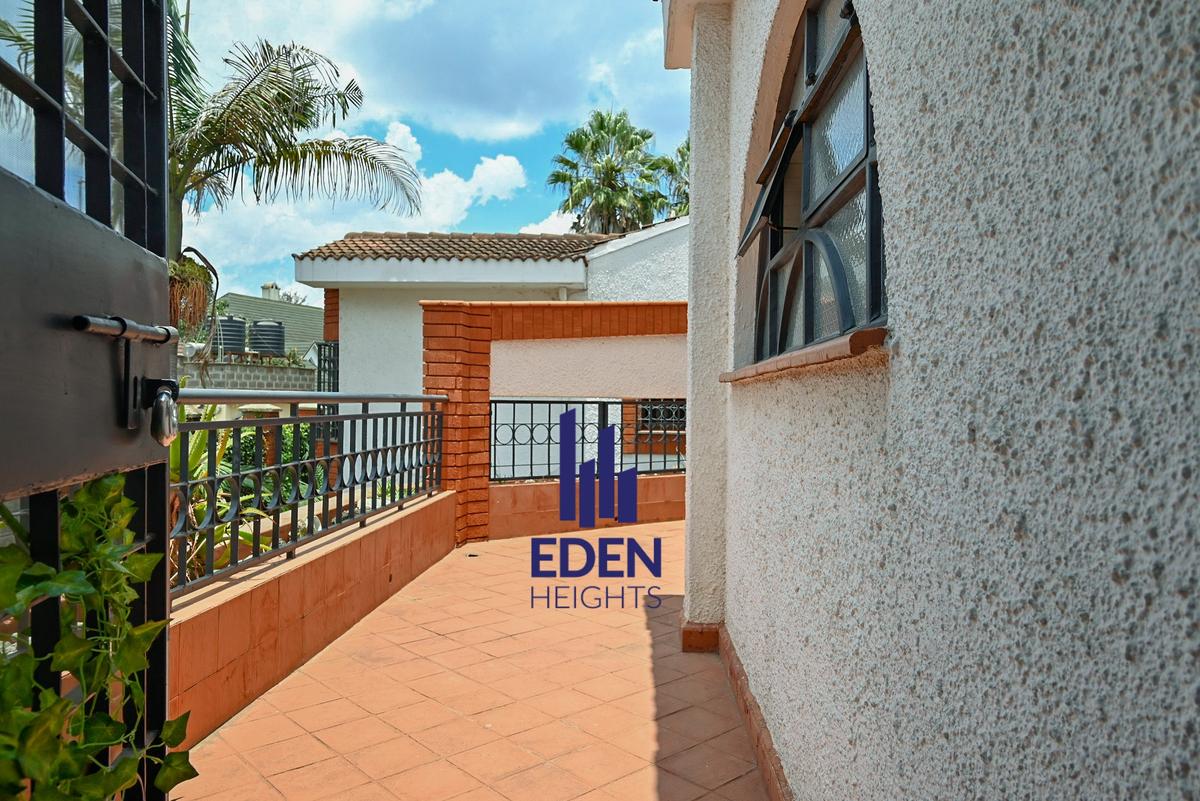 5 Bed Townhouse with En Suite in Lavington - 13