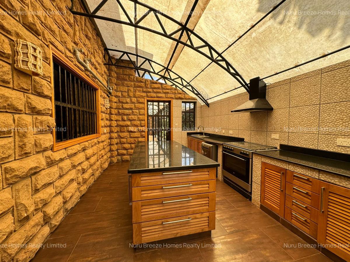 5 Bed House with En Suite in Nyari - 8