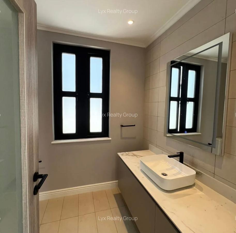 4 Bed Townhouse with En Suite in Runda - 20