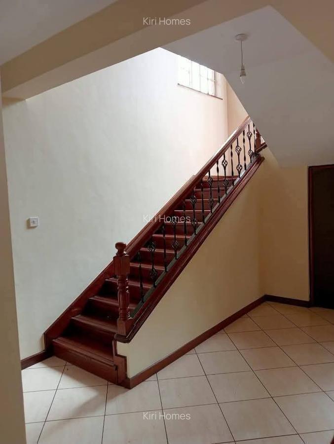 5 Bed Townhouse with En Suite in Rosslyn - 14