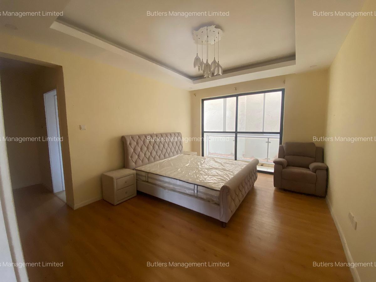 4 Bed Apartment with En Suite in Brookside - 8