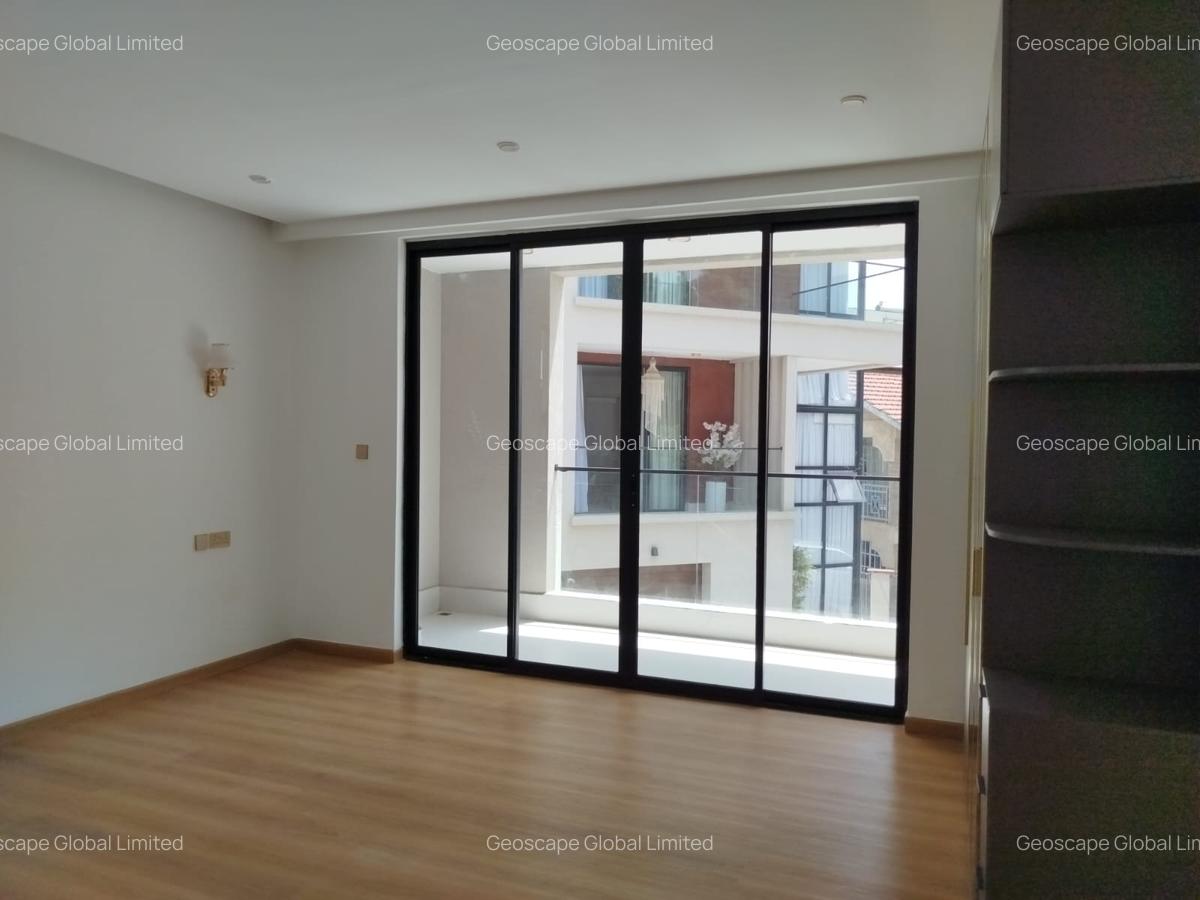 5 Bed House with En Suite in Lavington - 6