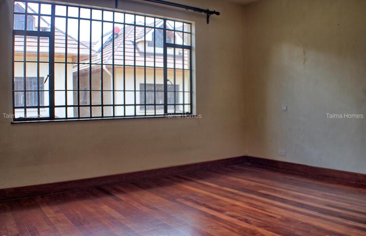 5 Bed Townhouse with En Suite at Off Convent Drive - 7