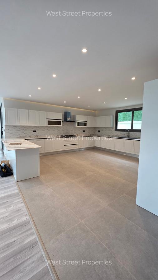 5 Bed Villa with En Suite at Lavington - 3