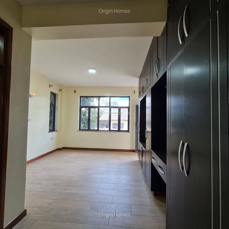 3 Bed Apartment with En Suite at Parkland - 7