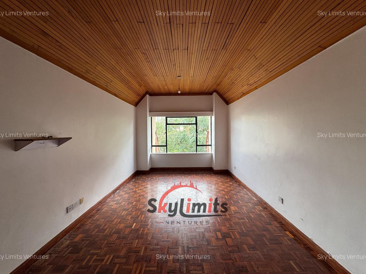 4 Bed Apartment with Swimming Pool in Kilimani - 16