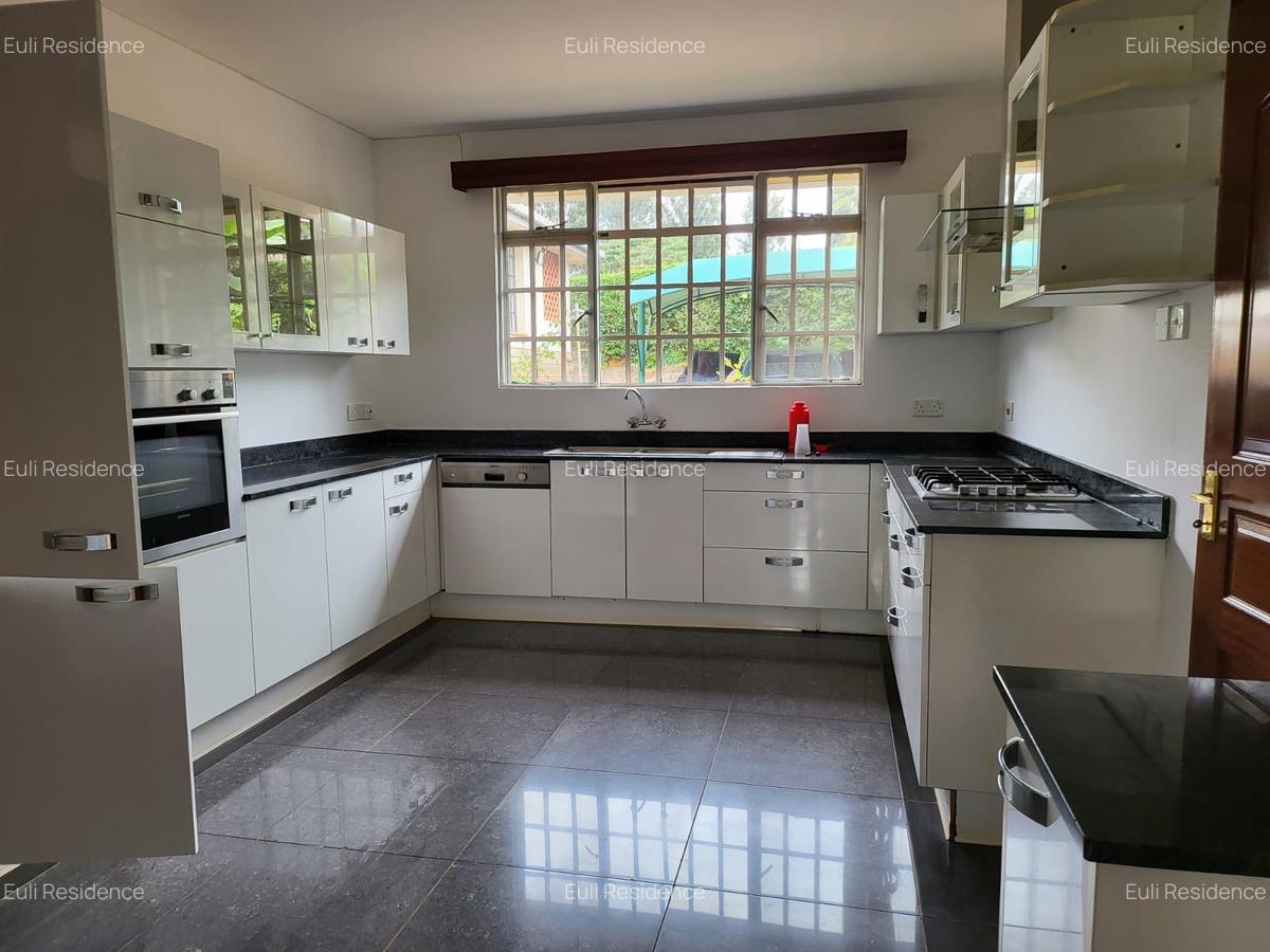 4 Bed Townhouse with En Suite at Red Hill - 11