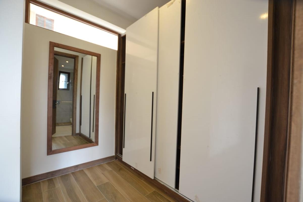 2 Bed Apartment with En Suite at Peponi Road - 8