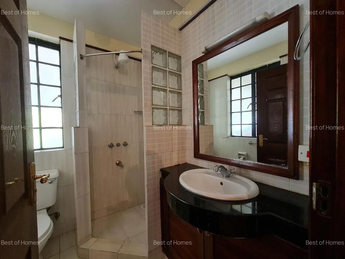 4 Bed Townhouse with En Suite in Lavington - 2