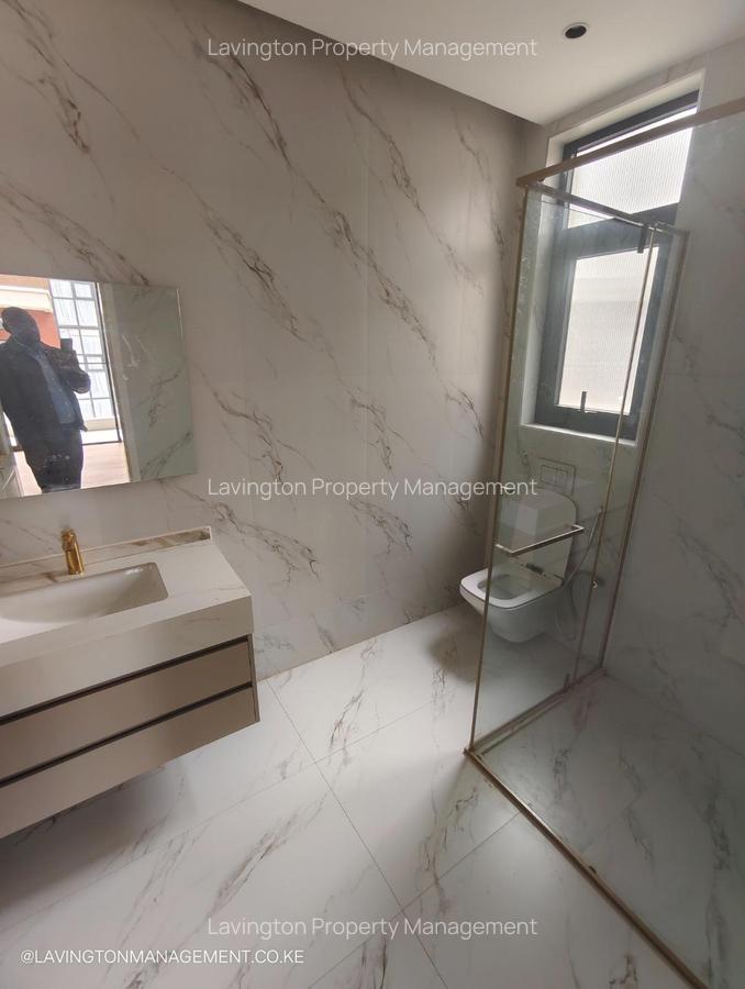 5 Bed Townhouse with En Suite at Lavington Green - 16