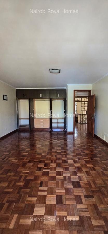5 Bed Townhouse with En Suite at Lavington Road - 6