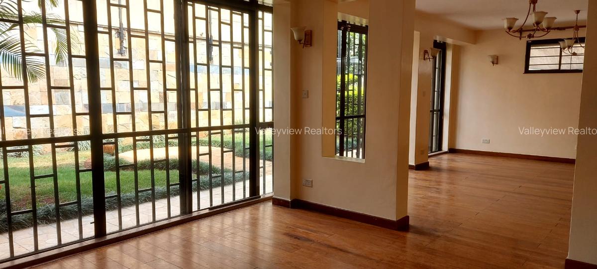 5 Bed Townhouse with En Suite at Lavington - 16