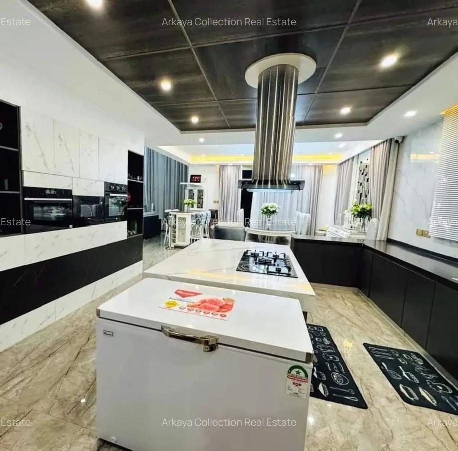 6 Bed House with En Suite in Lavington - 6