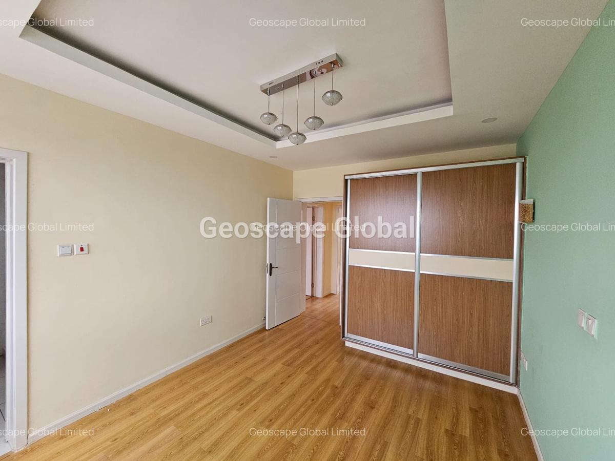 3 Bed Apartment with En Suite in Brookside - 12