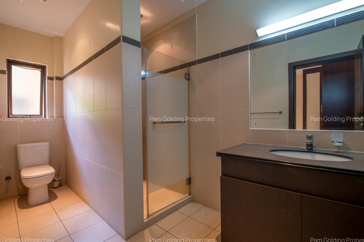 5 Bed Apartment at Riverside Drive - 16