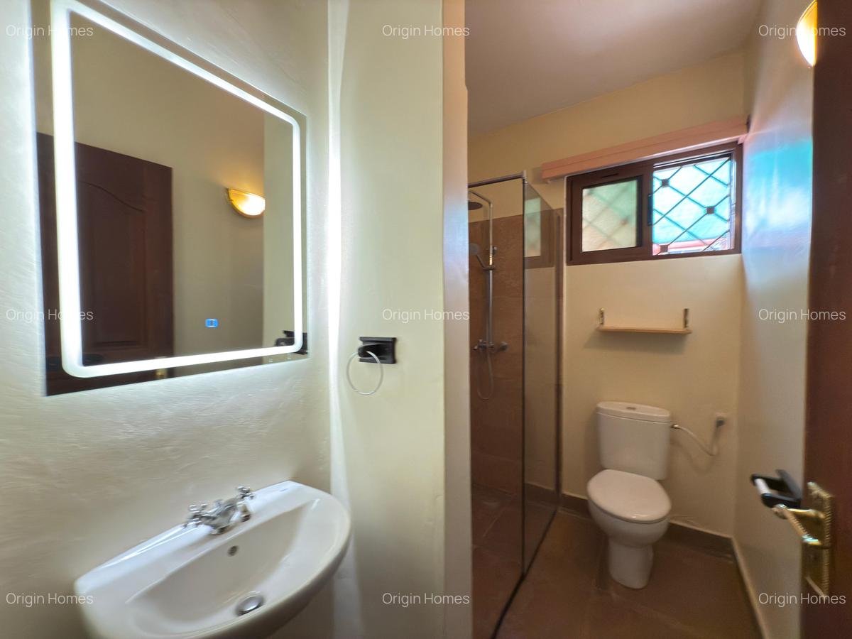 4 Bed House with En Suite at Lavington - 19