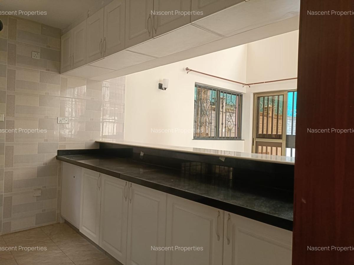 5 Bed Townhouse with En Suite in Lavington - 5