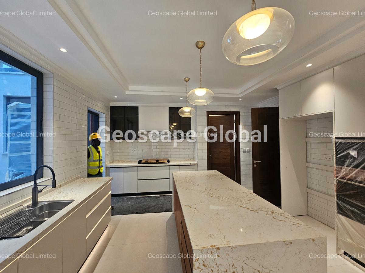 5 Bed Townhouse with En Suite in Lavington - 6