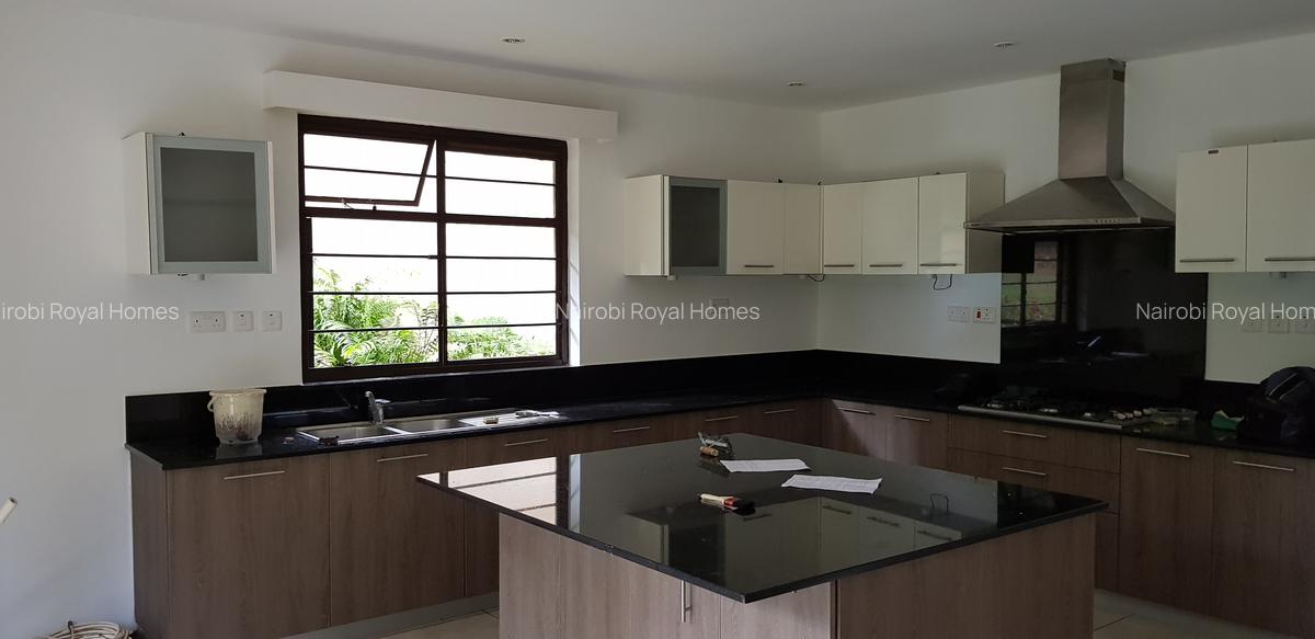 4 Bed Villa with En Suite at Rosslyn Lone Tree - 12