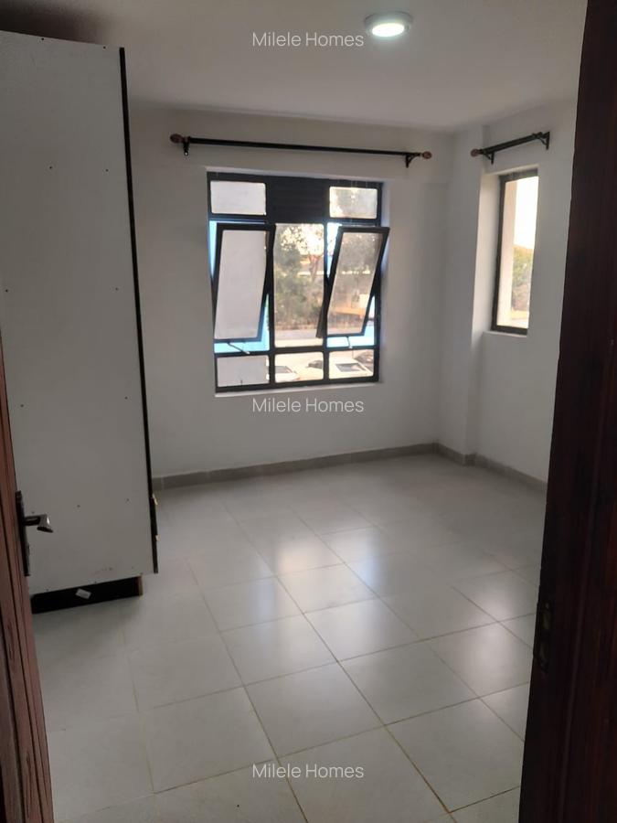 Serviced 2 Bed Apartment with En Suite in Garden Estate - 9