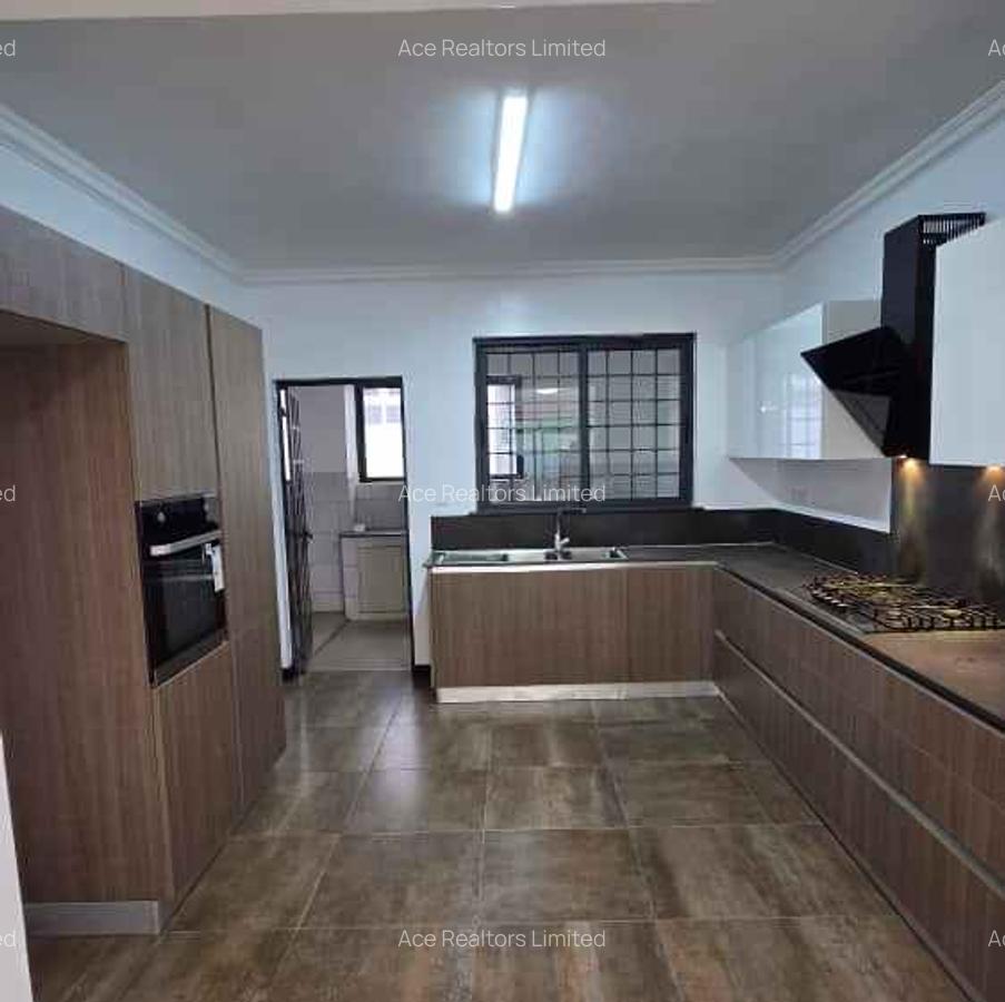 3 Bed Apartment with En Suite at Parklands - 5