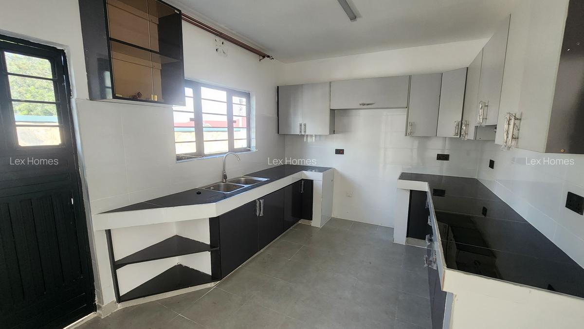 4 Bed House with En Suite at Forest Line Road - 6