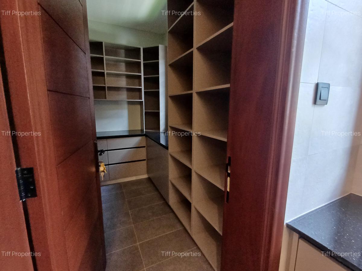 4 Bed House with En Suite in Runda - 9