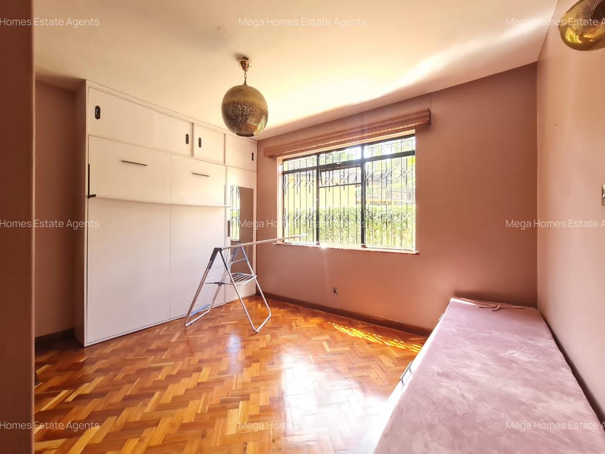 4 Bed House with En Suite in Mountain View - 7