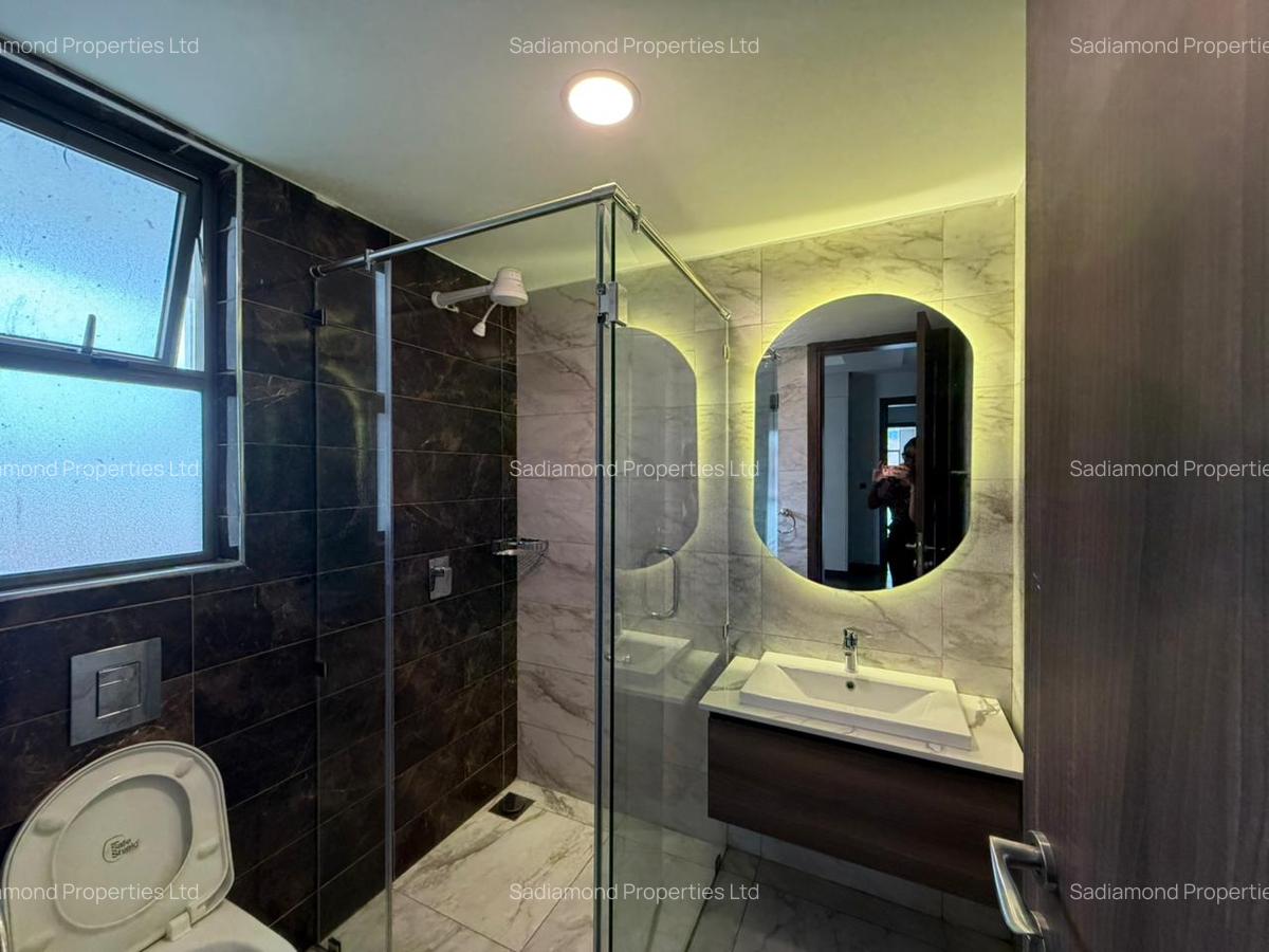 3 Bed Apartment with En Suite in Brookside - 12