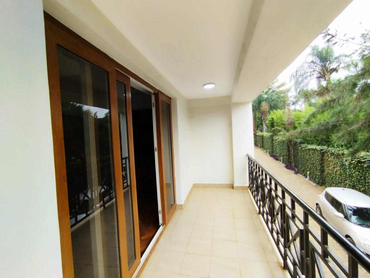 4 Bed House with En Suite in Lavington - 19