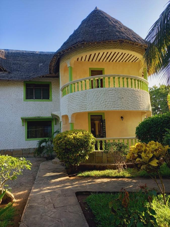 3 Bed Villa with En Suite in Diani - 1