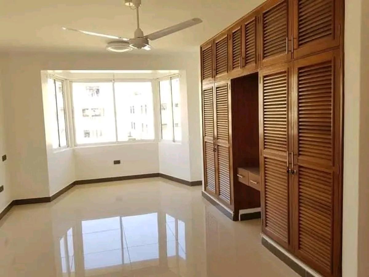 3 Bed Apartment with En Suite at Links Road - 1