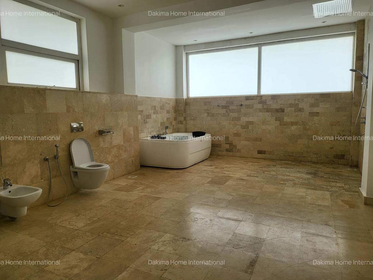 5 Bed House with En Suite in Runda - 12