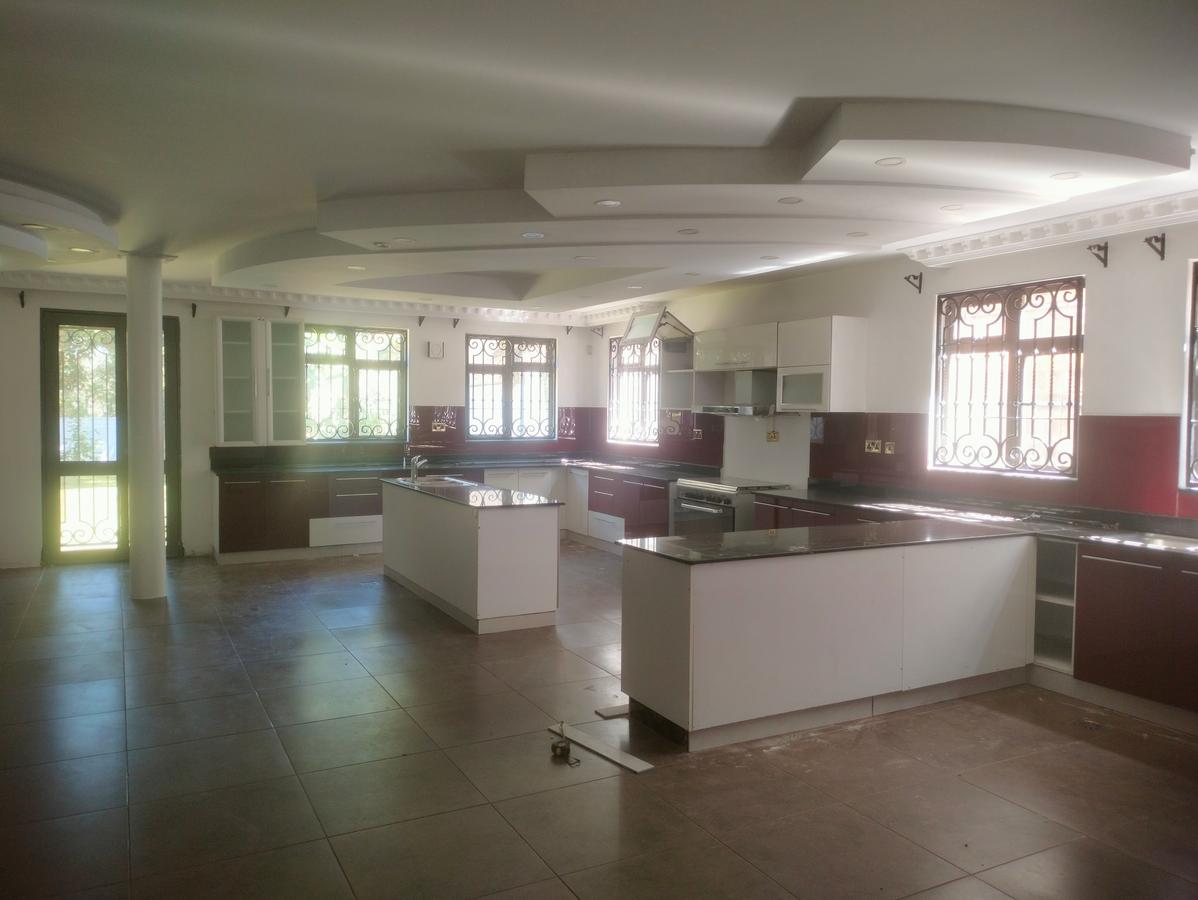 5 Bed House with Swimming Pool at Few Minutes Drive To Gigiri At $5000 - 10