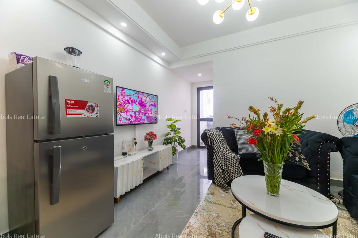 Serviced 1 Bed Apartment with En Suite in Riverside - 12