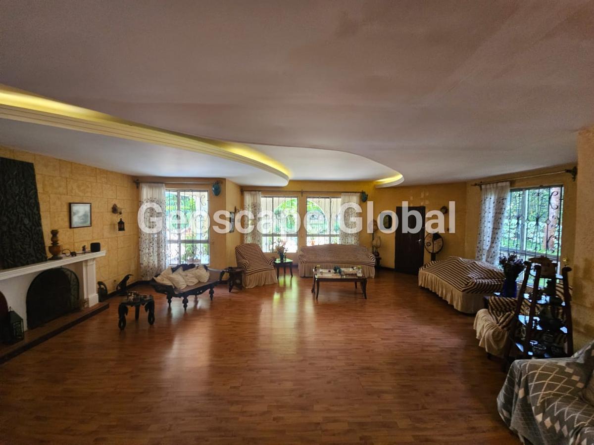 5 Bed House with En Suite in Spring Valley - 2