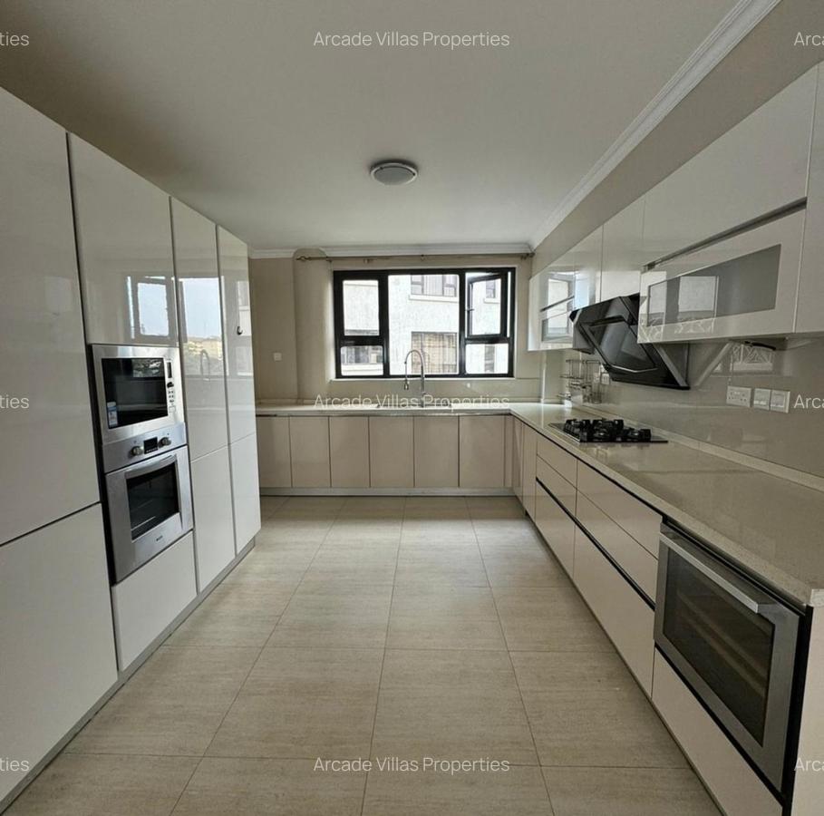 3 Bed Apartment with En Suite in Riverside - 5