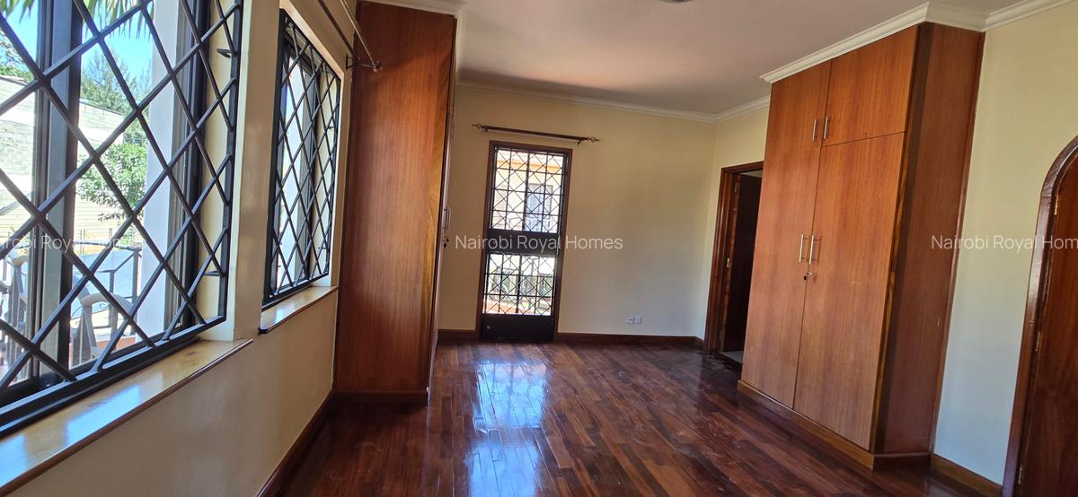 5 Bed Townhouse with En Suite at Lavington Green - 13
