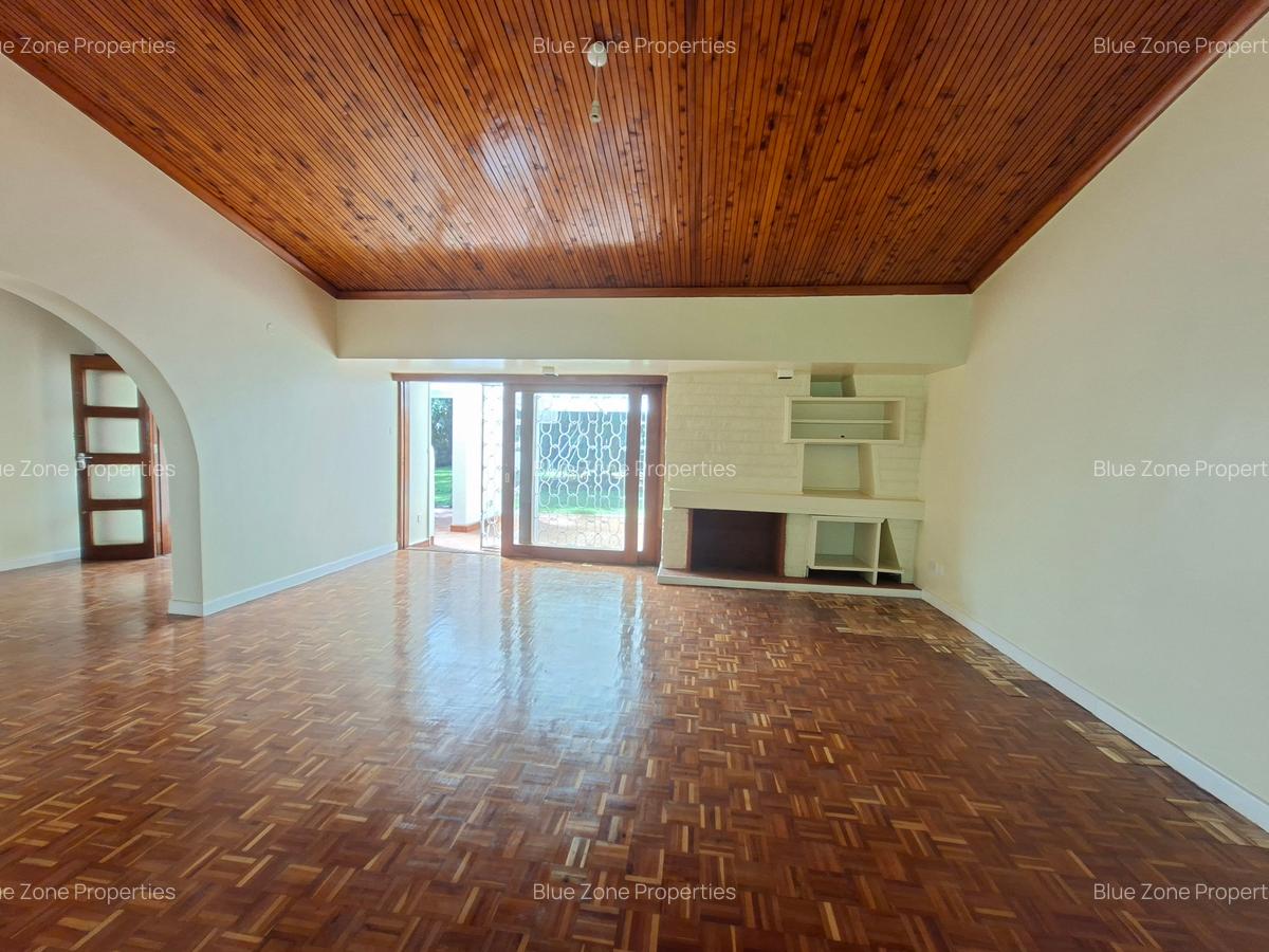 4 Bed House with En Suite at Rosslyn - 8