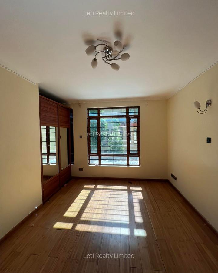5 Bed Townhouse with En Suite in Lavington - 8