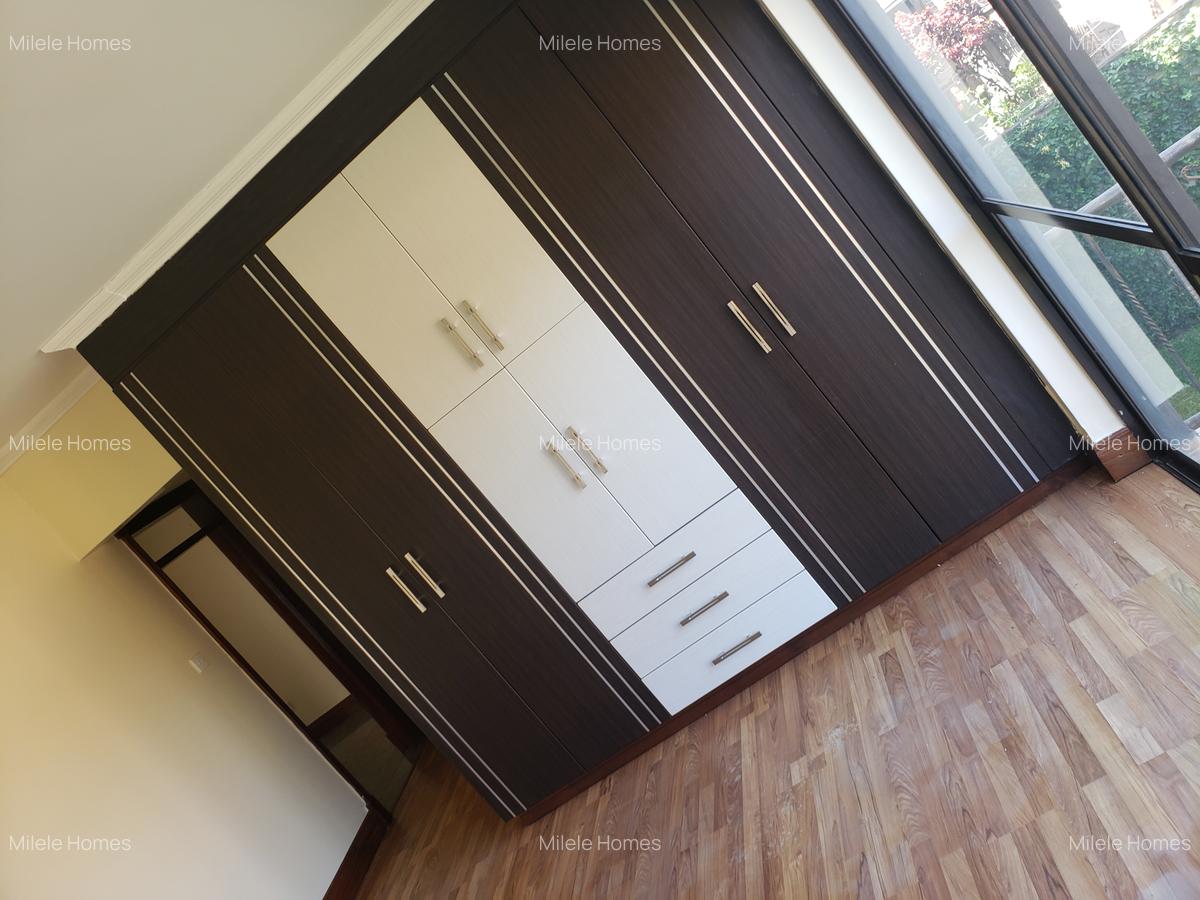 5 Bed Townhouse with En Suite at Grevillea Groove - 12