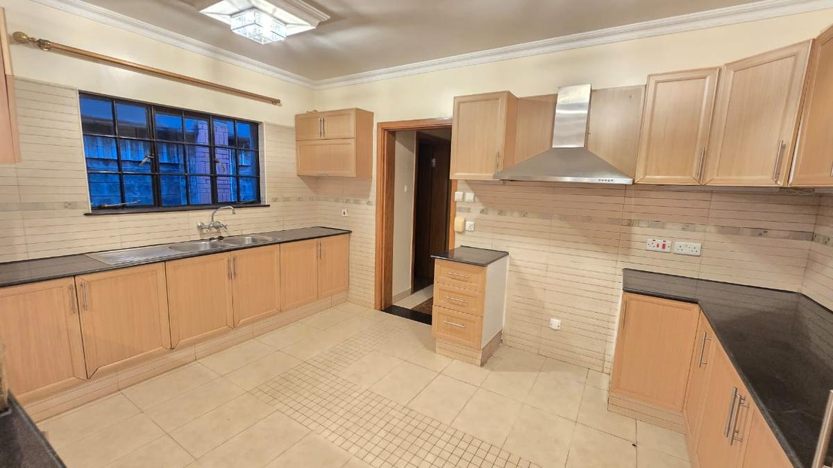 4 Bed Townhouse with En Suite in Lavington - 14