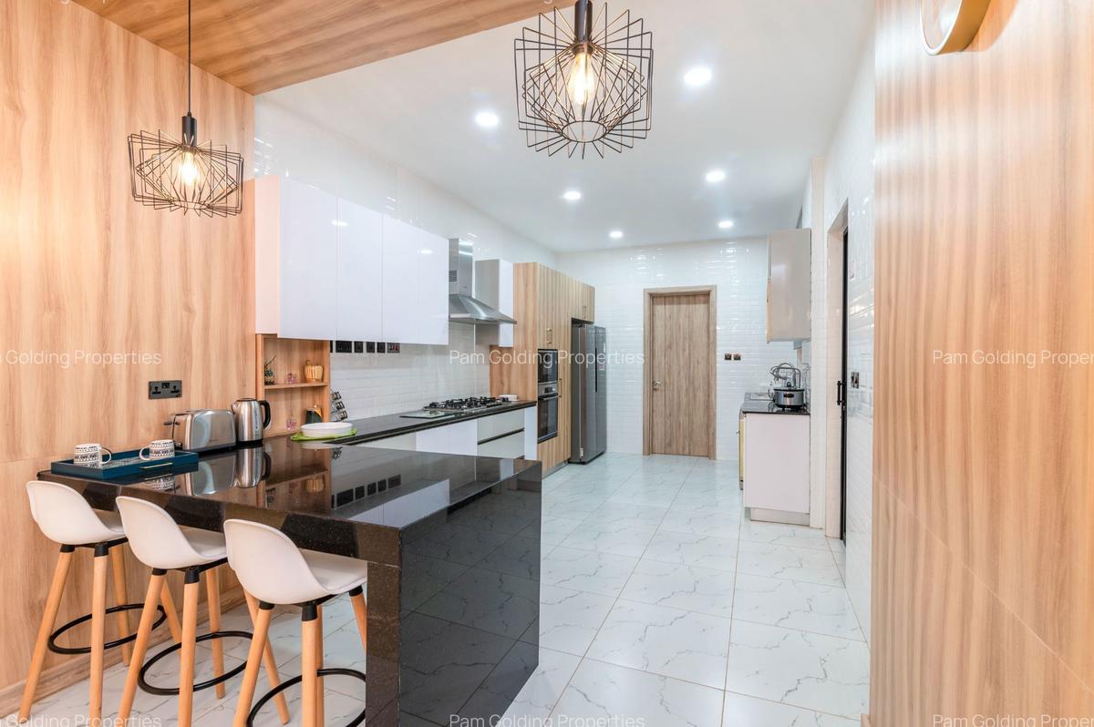 4 Bed Apartment with En Suite in Spring Valley - 4