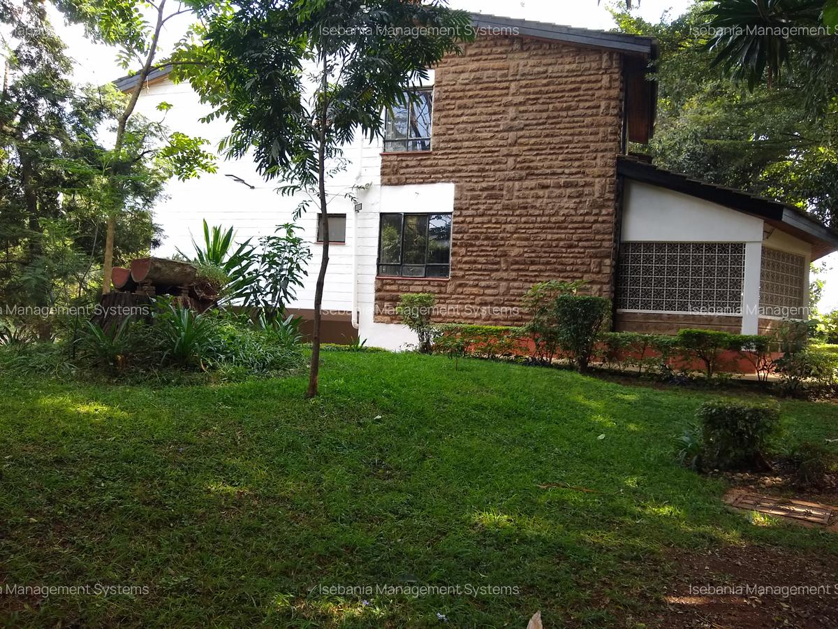 4 Bed House with En Suite at - 1