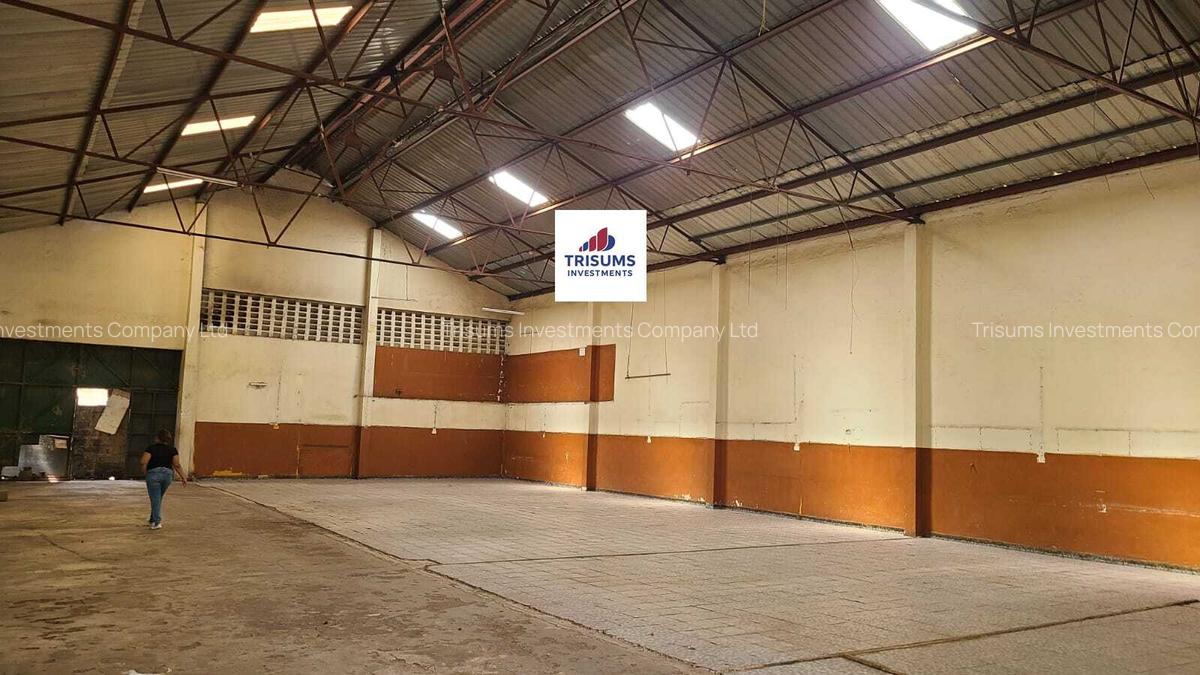 7,500 ft² Warehouse with Fibre Internet in Industrial Area - 2